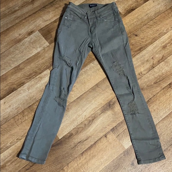 Distressed Jeans - Picture 2 of 6